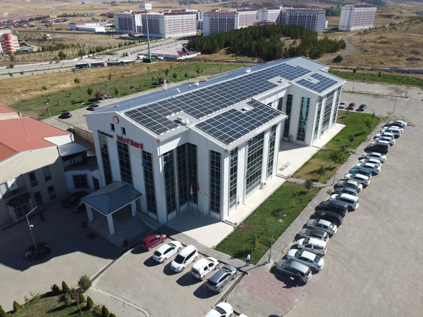 Yeni Mesleğim Sivas Teknokent Şubesinin bulunduğu Cumhuriyet Teknokent binası